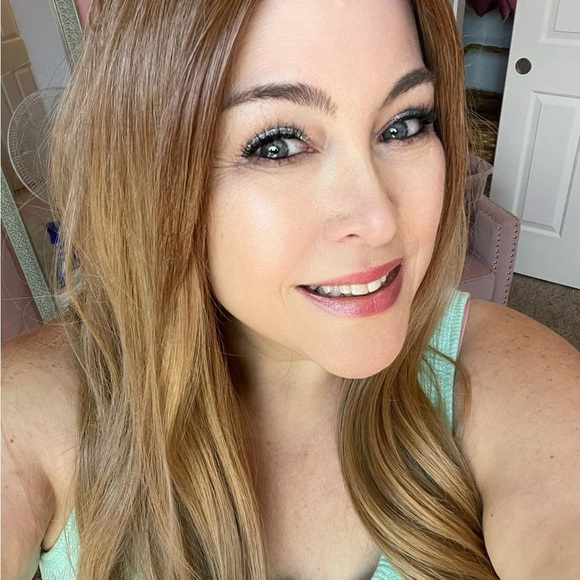 Beautiful Strawberry Golden Blonde Wig - Picture 1 of 8
